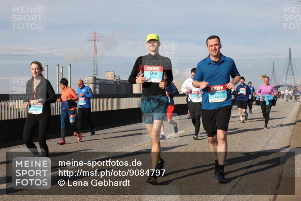 03.10.2025 - Köhlbrandbrückenlauf Lena Gebhardt http://msf.ph/oto/9084797 03.10.2025 10:05:23 Position 2 2284, 1539, 2451 meine-sportfotos.de