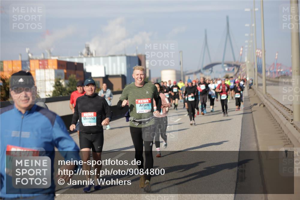 03.10.2025 - Köhlbrandbrückenlauf Jannik Wohlers http://msf.ph/oto/9084800 03.10.2025 10:07:06 Position 3 2001, 2782, 2784 meine-sportfotos.de