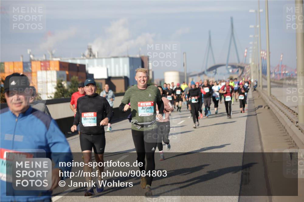 03.10.2025 - Köhlbrandbrückenlauf Jannik Wohlers http://msf.ph/oto/9084803 03.10.2025 10:07:06 Position 3 2001, 2782, 2784 meine-sportfotos.de