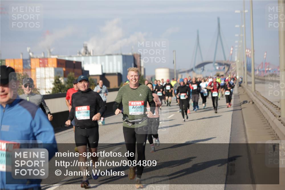 03.10.2025 - Köhlbrandbrückenlauf Jannik Wohlers http://msf.ph/oto/9084809 03.10.2025 10:07:06 Position 3 2782, 2784 meine-sportfotos.de
