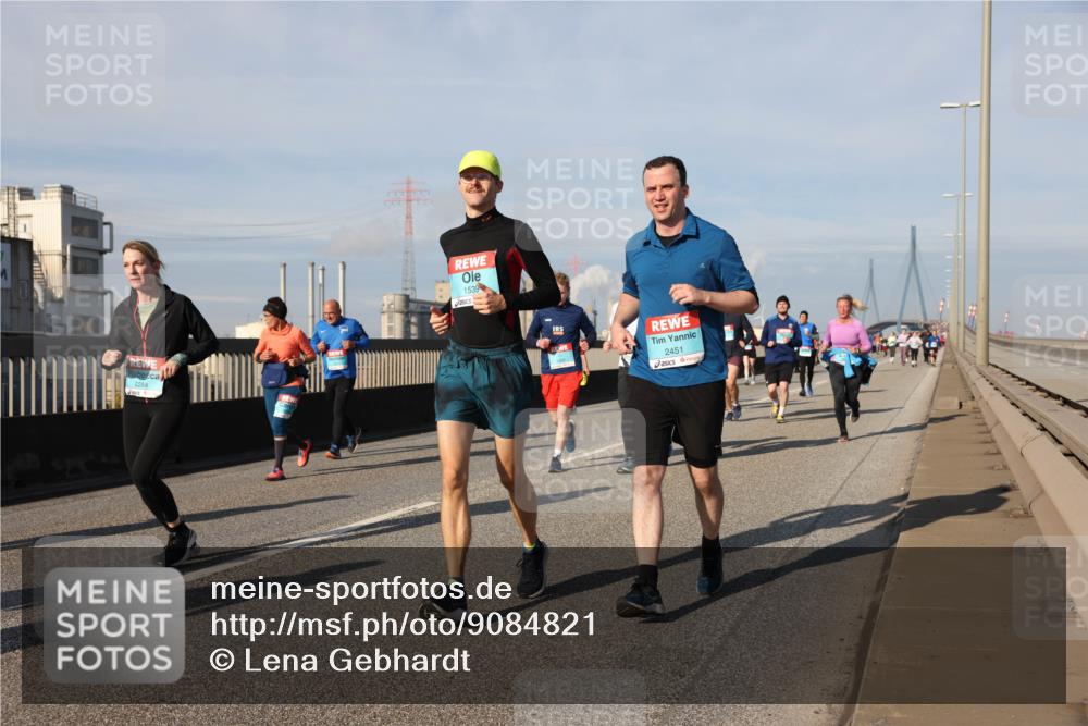 03.10.2025 - Köhlbrandbrückenlauf Lena Gebhardt http://msf.ph/oto/9084821 03.10.2025 10:05:23 Position 2 2284, 1539, 2451 meine-sportfotos.de