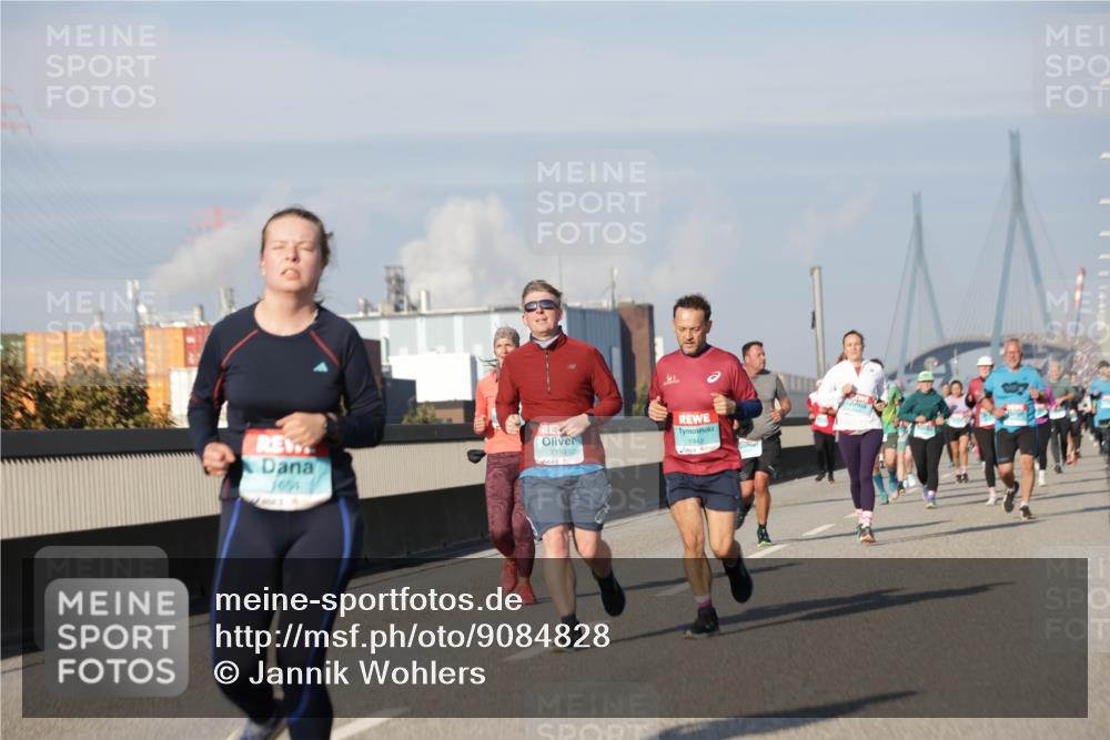 03.10.2025 - Köhlbrandbrückenlauf Jannik Wohlers http://msf.ph/oto/9084828 03.10.2025 09:56:30 Position 3 2150, 1945 meine-sportfotos.de
