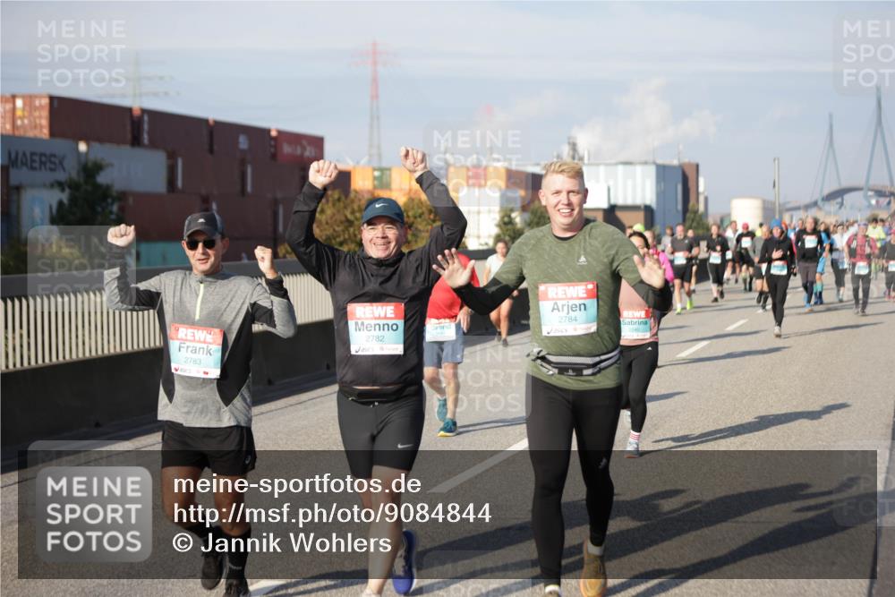 03.10.2025 - Köhlbrandbrückenlauf Jannik Wohlers http://msf.ph/oto/9084844 03.10.2025 10:07:08 Position 3 2783, 2782, 2784, 2240 meine-sportfotos.de