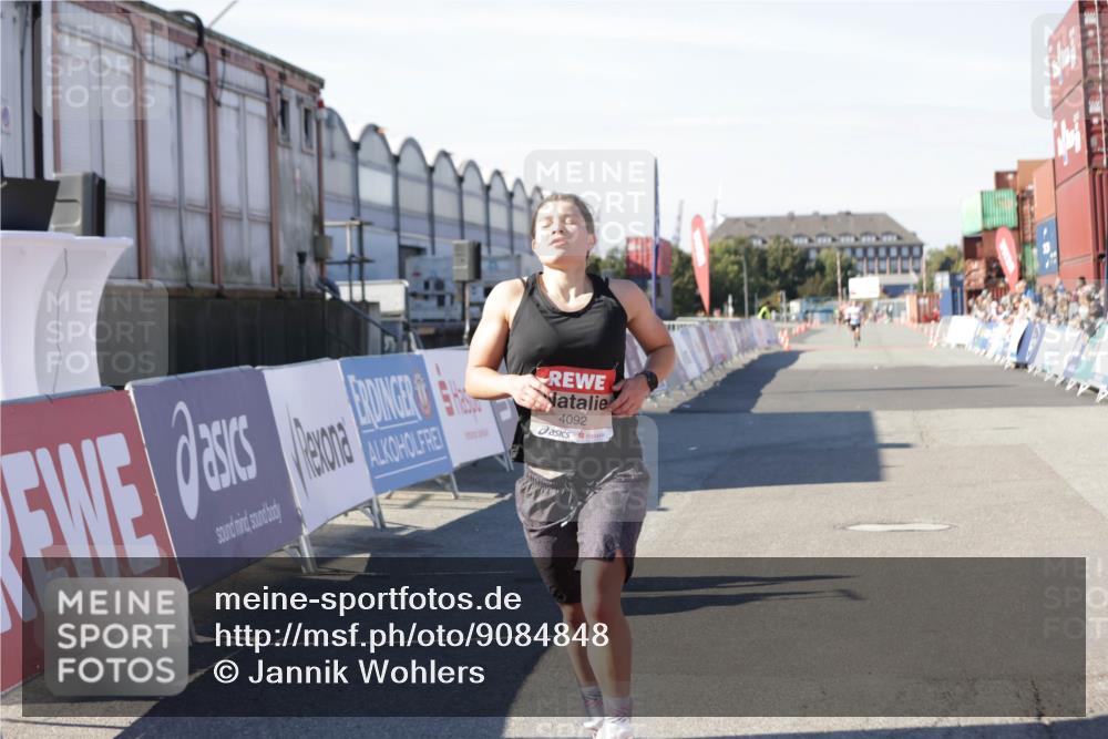 03.10.2025 - Köhlbrandbrückenlauf Jannik Wohlers http://msf.ph/oto/9084848 03.10.2025 12:52:03 Ziel 4092 meine-sportfotos.de