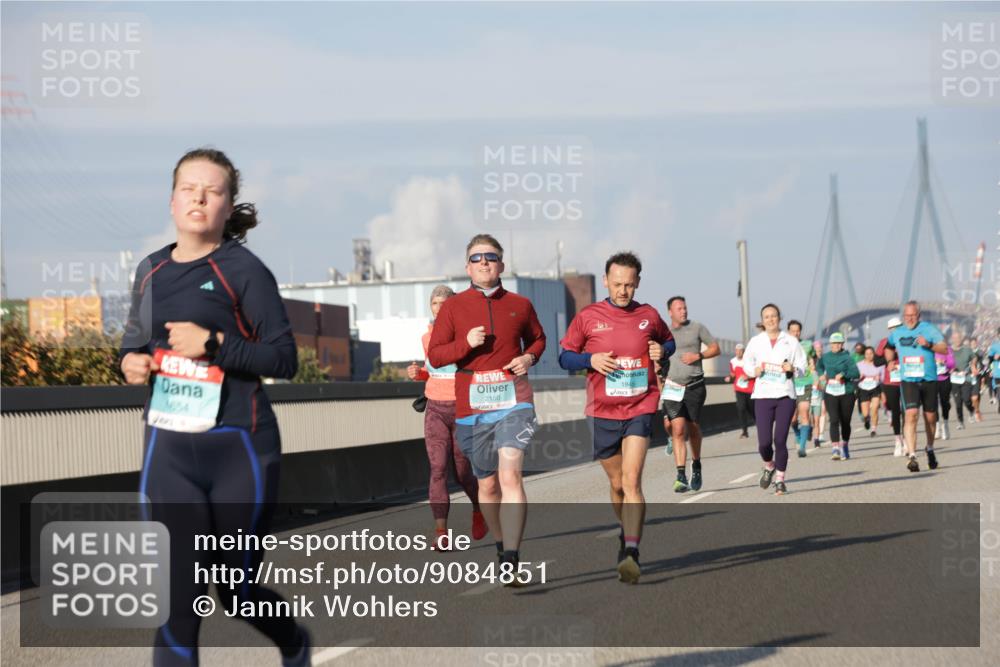 03.10.2025 - Köhlbrandbrückenlauf Jannik Wohlers http://msf.ph/oto/9084851 03.10.2025 09:56:30 Position 3 654, 2150, 1945 meine-sportfotos.de