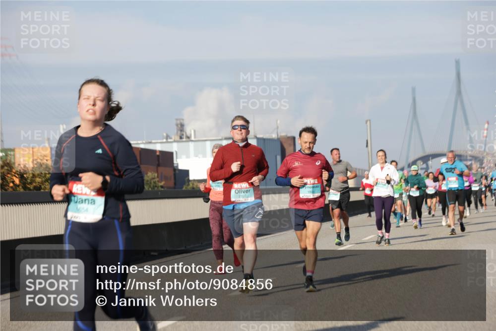 03.10.2025 - Köhlbrandbrückenlauf Jannik Wohlers http://msf.ph/oto/9084856 03.10.2025 09:56:30 Position 3 3654, 1945, 2150 meine-sportfotos.de