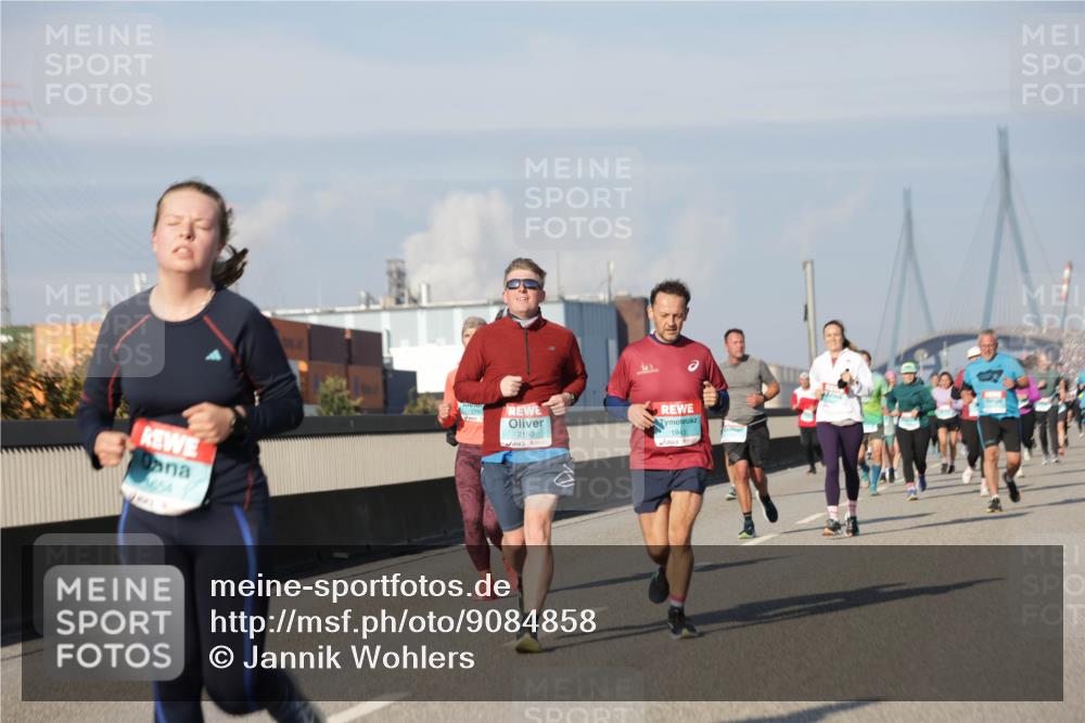 03.10.2025 - Köhlbrandbrückenlauf Jannik Wohlers http://msf.ph/oto/9084858 03.10.2025 09:56:30 Position 3 654, 2150, 1945 meine-sportfotos.de