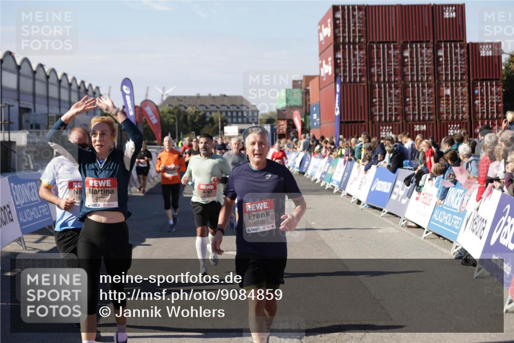 03.10.2025 - Köhlbrandbrückenlauf Jannik Wohlers http://msf.ph/oto/9084859 03.10.2025 13:18:33 Ziel 4154, 4280, 4341, 4560, 4606, 4760, 4796, 4819, 4826, 4882, 5178, 5192, 5722, 6084, 6700, 6758 meine-sportfotos.de