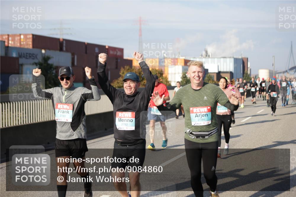 03.10.2025 - Köhlbrandbrückenlauf Jannik Wohlers http://msf.ph/oto/9084860 03.10.2025 10:07:08 Position 3 2783, 2782, 2784, 2240 meine-sportfotos.de