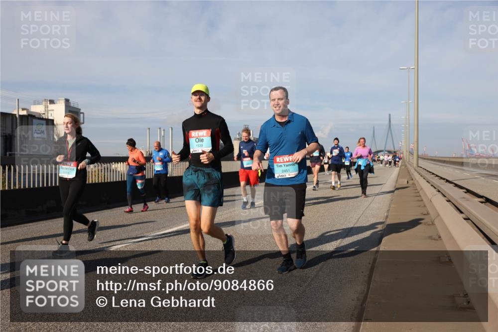 03.10.2025 - Köhlbrandbrückenlauf Lena Gebhardt http://msf.ph/oto/9084866 03.10.2025 10:05:23 Position 2 2284, 1539, 2451 meine-sportfotos.de