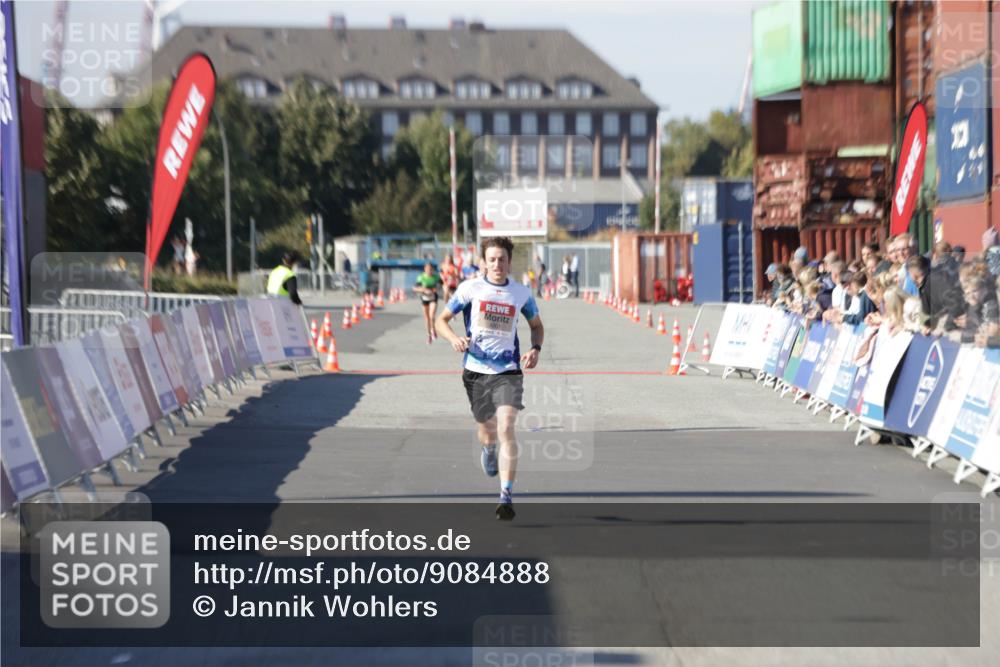 03.10.2025 - Köhlbrandbrückenlauf Jannik Wohlers http://msf.ph/oto/9084888 03.10.2025 12:52:13 Ziel 4301 meine-sportfotos.de