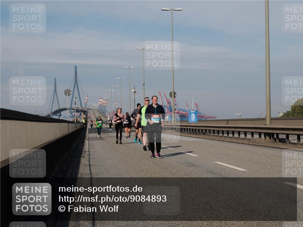 03.10.2025 - Köhlbrandbrückenlauf Fabian Wolf http://msf.ph/oto/9084893 03.10.2025 10:20:14 Position 3 3 meine-sportfotos.de