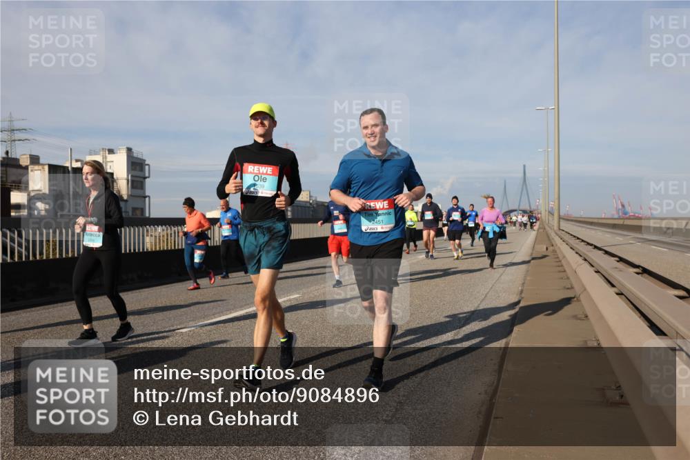 03.10.2025 - Köhlbrandbrückenlauf Lena Gebhardt http://msf.ph/oto/9084896 03.10.2025 10:05:23 Position 2 1539, 2451 meine-sportfotos.de