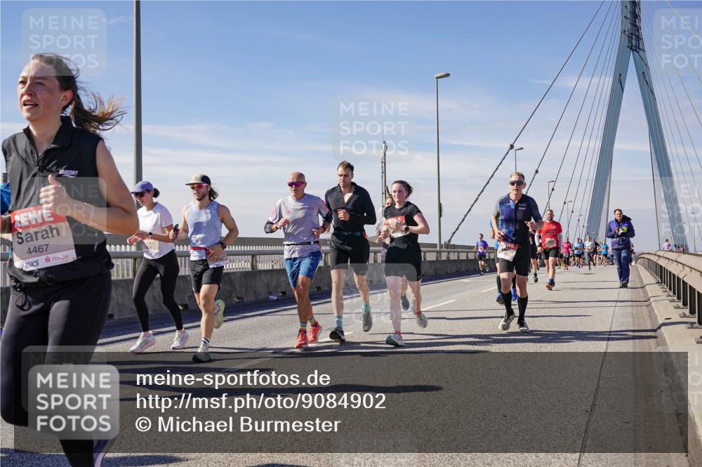 03.10.2025 - Köhlbrandbrückenlauf Michael Burmester http://msf.ph/oto/9084902 03.10.2025 12:42:51 Position 2 4467 meine-sportfotos.de