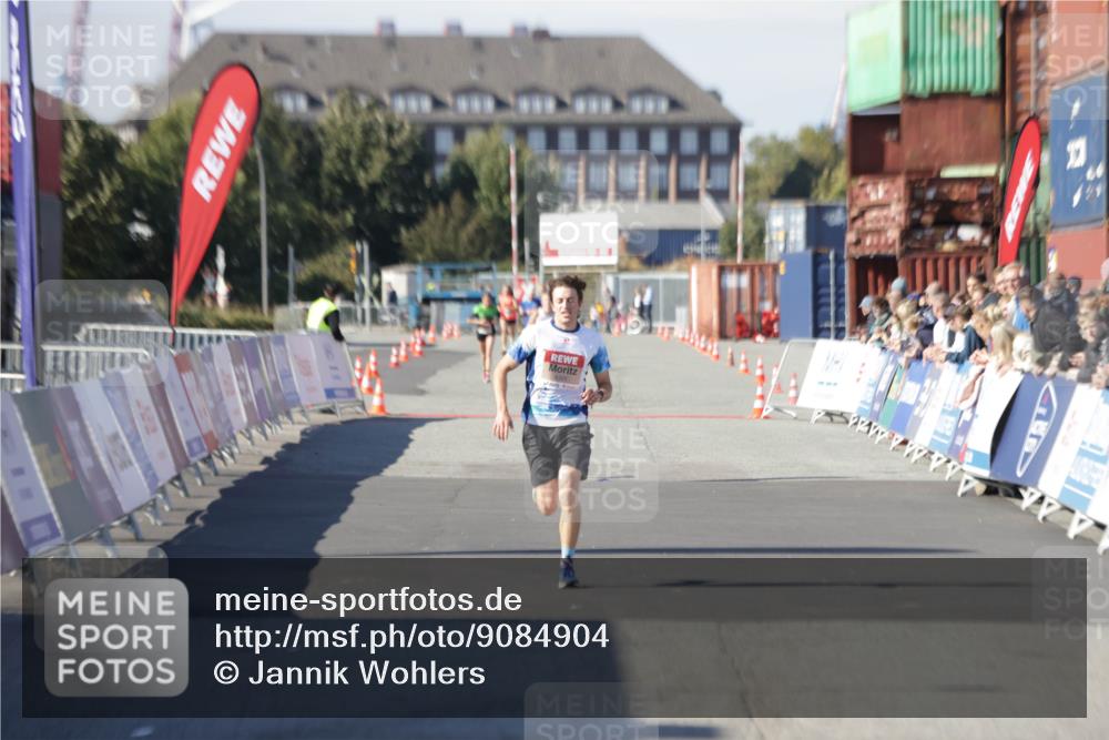 03.10.2025 - Köhlbrandbrückenlauf Jannik Wohlers http://msf.ph/oto/9084904 03.10.2025 12:52:13 Ziel 4301 meine-sportfotos.de