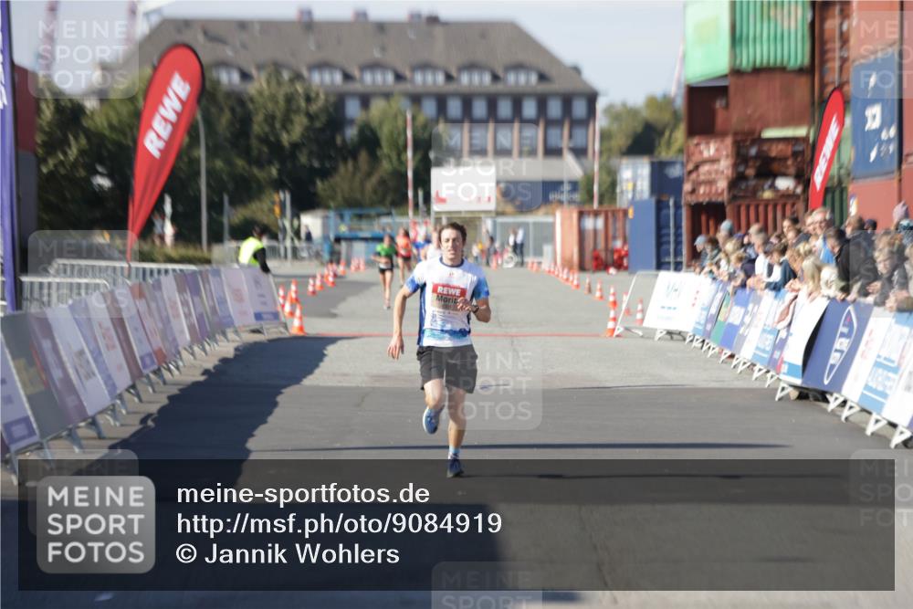 03.10.2025 - Köhlbrandbrückenlauf Jannik Wohlers http://msf.ph/oto/9084919 03.10.2025 12:52:13 Ziel 4301 meine-sportfotos.de
