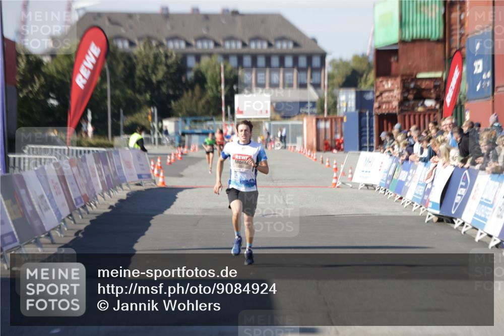 03.10.2025 - Köhlbrandbrückenlauf Jannik Wohlers http://msf.ph/oto/9084924 03.10.2025 12:52:13 Ziel 4301 meine-sportfotos.de