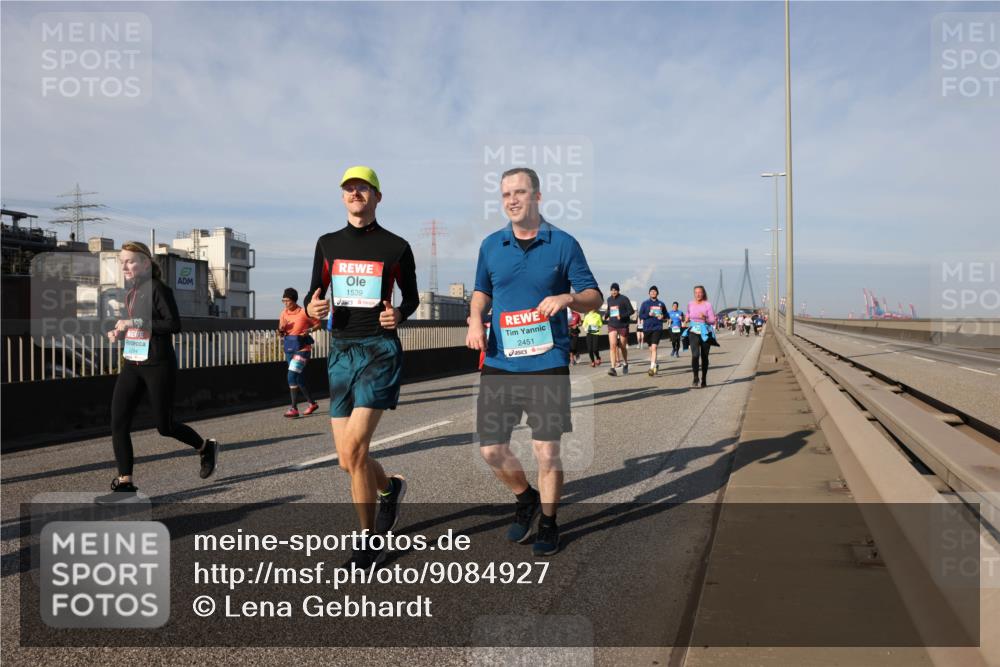 03.10.2025 - Köhlbrandbrückenlauf Lena Gebhardt http://msf.ph/oto/9084927 03.10.2025 10:05:23 Position 2 2284, 1539, 2451 meine-sportfotos.de
