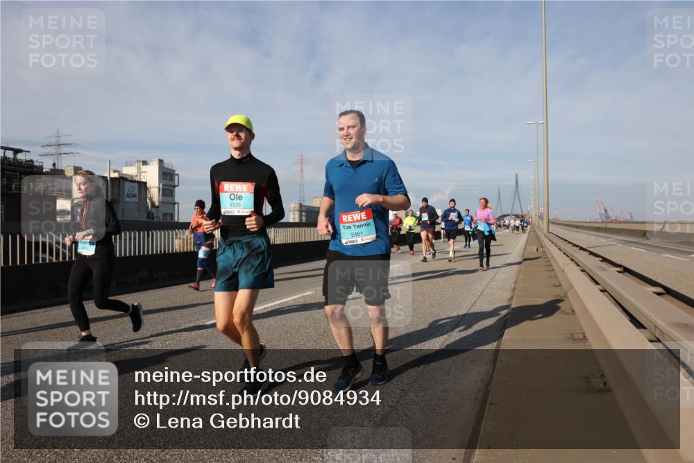 03.10.2025 - Köhlbrandbrückenlauf Lena Gebhardt http://msf.ph/oto/9084934 03.10.2025 10:05:24 Position 2 1539, 2451 meine-sportfotos.de