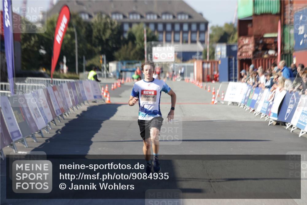03.10.2025 - Köhlbrandbrückenlauf Jannik Wohlers http://msf.ph/oto/9084935 03.10.2025 12:52:15 Ziel 4301 meine-sportfotos.de