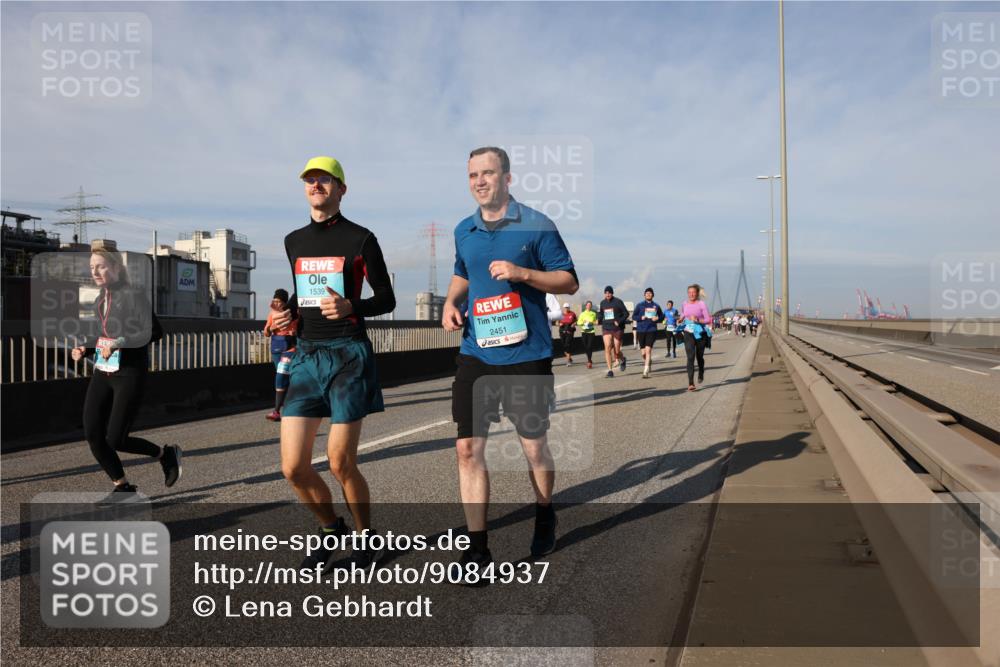 03.10.2025 - Köhlbrandbrückenlauf Lena Gebhardt http://msf.ph/oto/9084937 03.10.2025 10:05:24 Position 2 1539, 2451 meine-sportfotos.de