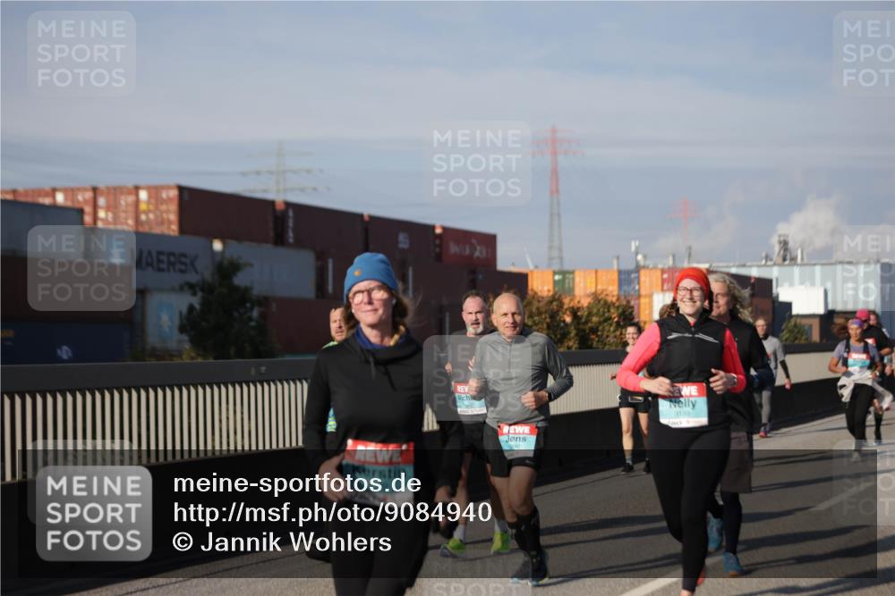 03.10.2025 - Köhlbrandbrückenlauf Jannik Wohlers http://msf.ph/oto/9084940 03.10.2025 10:07:16 Position 3 1948, 3199 meine-sportfotos.de