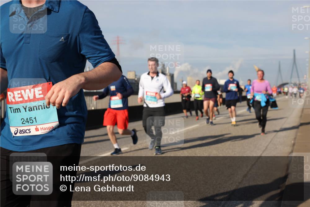 03.10.2025 - Köhlbrandbrückenlauf Lena Gebhardt http://msf.ph/oto/9084943 03.10.2025 10:05:24 Position 2 2451 meine-sportfotos.de