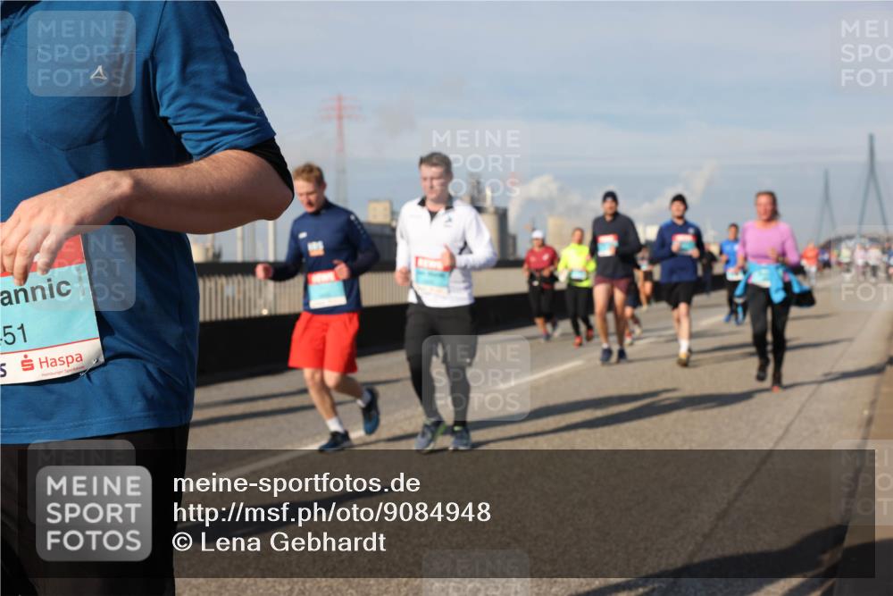 03.10.2025 - Köhlbrandbrückenlauf Lena Gebhardt http://msf.ph/oto/9084948 03.10.2025 10:05:24 Position 2 51 meine-sportfotos.de