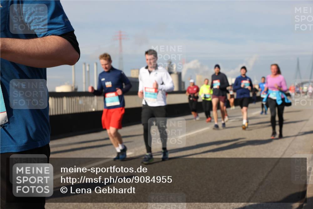 03.10.2025 - Köhlbrandbrückenlauf Lena Gebhardt http://msf.ph/oto/9084955 03.10.2025 10:05:24 Position 2  meine-sportfotos.de