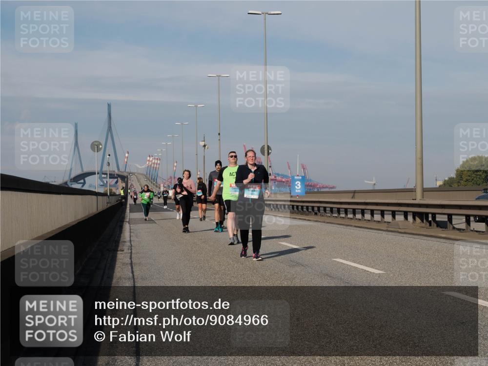 03.10.2025 - Köhlbrandbrückenlauf Fabian Wolf http://msf.ph/oto/9084966 03.10.2025 10:20:15 Position 3 3 meine-sportfotos.de