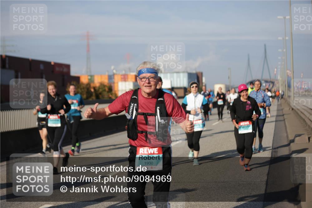 03.10.2025 - Köhlbrandbrückenlauf Jannik Wohlers http://msf.ph/oto/9084969 03.10.2025 10:07:18 Position 3 1930 meine-sportfotos.de