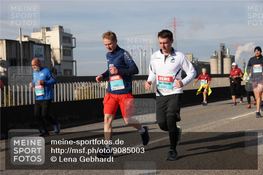 03.10.2025 - Köhlbrandbrückenlauf Lena Gebhardt http://msf.ph/oto/9085003 03.10.2025 10:05:25 Position 2 3231, 3829, 2930, 251 meine-sportfotos.de