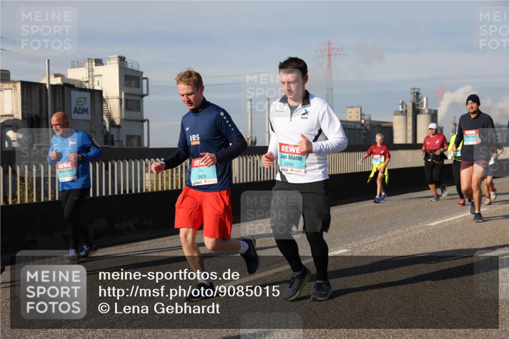 03.10.2025 - Köhlbrandbrückenlauf Lena Gebhardt http://msf.ph/oto/9085015 03.10.2025 10:05:25 Position 2 3829, 2930 meine-sportfotos.de