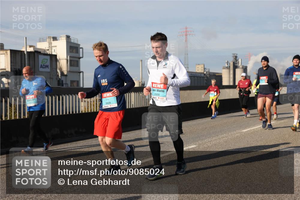 03.10.2025 - Köhlbrandbrückenlauf Lena Gebhardt http://msf.ph/oto/9085024 03.10.2025 10:05:25 Position 2 3231, 3829, 2930 meine-sportfotos.de