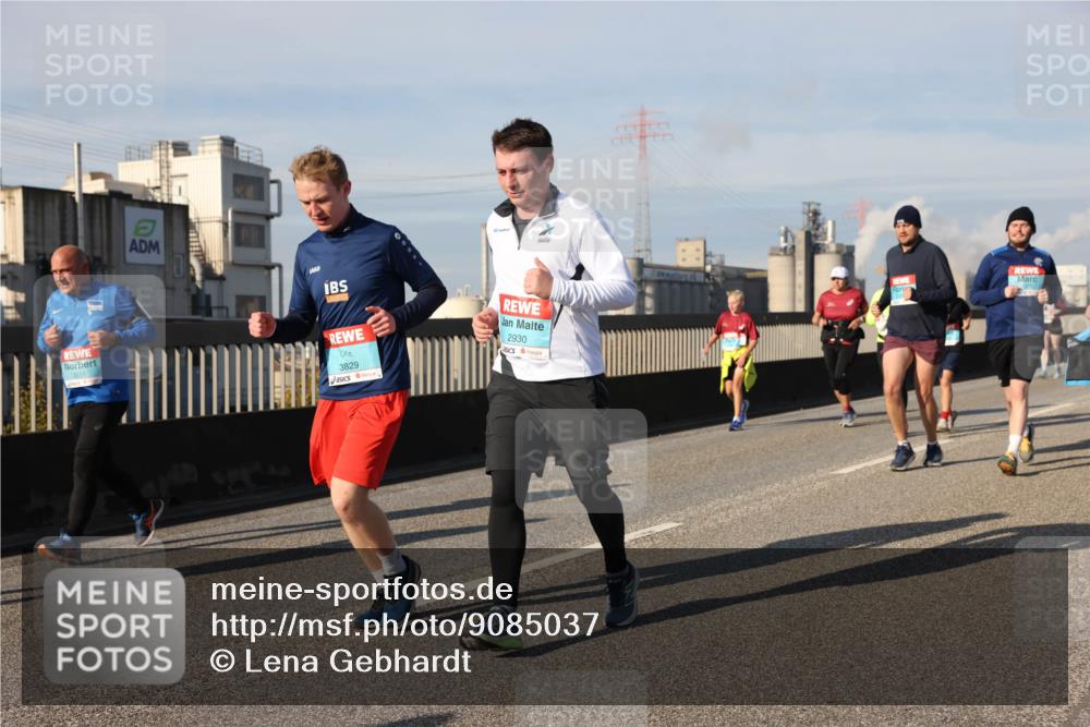 03.10.2025 - Köhlbrandbrückenlauf Lena Gebhardt http://msf.ph/oto/9085037 03.10.2025 10:05:25 Position 2 3829, 2930 meine-sportfotos.de