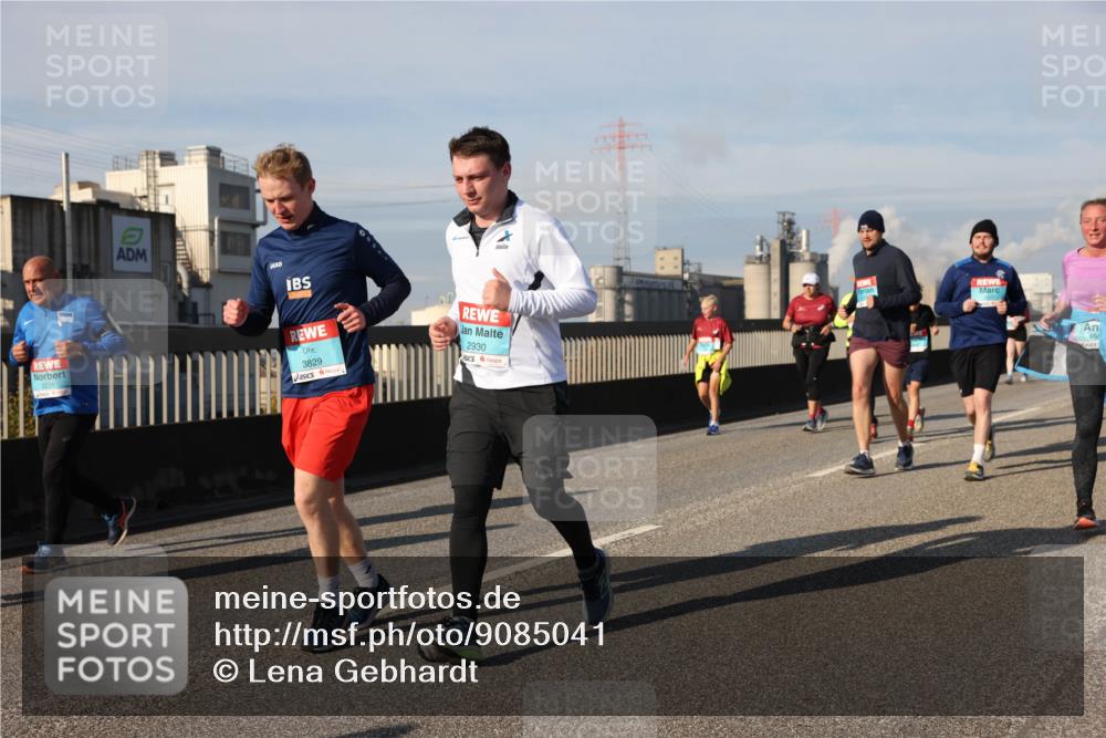 03.10.2025 - Köhlbrandbrückenlauf Lena Gebhardt http://msf.ph/oto/9085041 03.10.2025 10:05:25 Position 2 3829, 2930, 192 meine-sportfotos.de