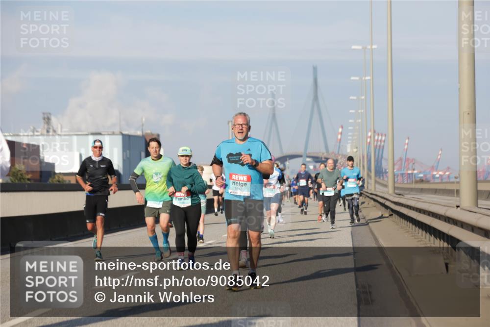 03.10.2025 - Köhlbrandbrückenlauf Jannik Wohlers http://msf.ph/oto/9085042 03.10.2025 09:56:37 Position 3 1418, 1642 meine-sportfotos.de