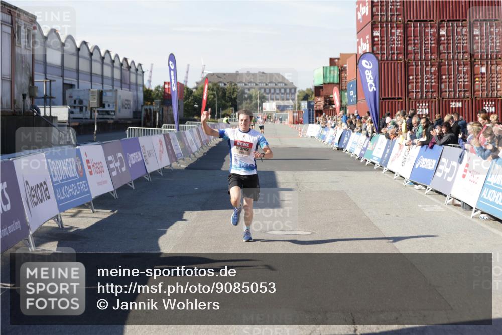 03.10.2025 - Köhlbrandbrückenlauf Jannik Wohlers http://msf.ph/oto/9085053 03.10.2025 12:52:17 Ziel 4301 meine-sportfotos.de