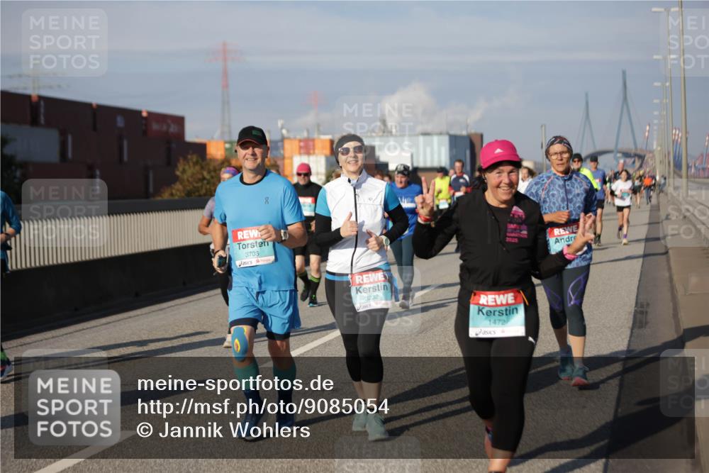 03.10.2025 - Köhlbrandbrückenlauf Jannik Wohlers http://msf.ph/oto/9085054 03.10.2025 10:07:20 Position 3 3703, 2025, 3232, 1472 meine-sportfotos.de