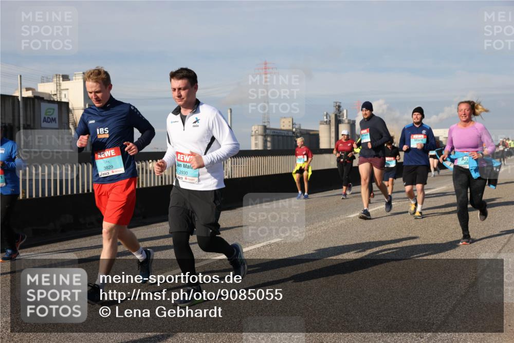 03.10.2025 - Köhlbrandbrückenlauf Lena Gebhardt http://msf.ph/oto/9085055 03.10.2025 10:05:25 Position 2 3829, 2930, 192 meine-sportfotos.de