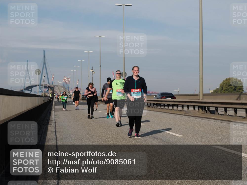 03.10.2025 - Köhlbrandbrückenlauf Fabian Wolf http://msf.ph/oto/9085061 03.10.2025 10:20:17 Position 3 2428 meine-sportfotos.de