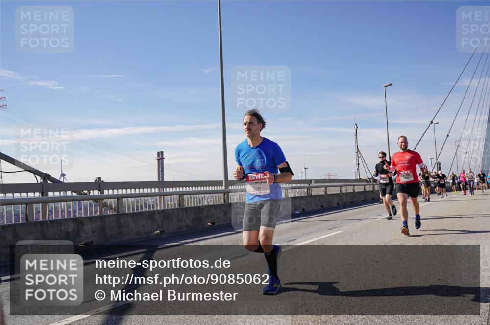 03.10.2025 - Köhlbrandbrückenlauf Michael Burmester http://msf.ph/oto/9085062 03.10.2025 12:42:54 Position 2 4449 meine-sportfotos.de