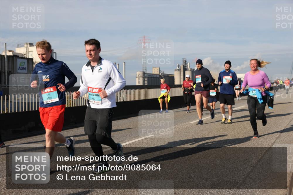 03.10.2025 - Köhlbrandbrückenlauf Lena Gebhardt http://msf.ph/oto/9085064 03.10.2025 10:05:25 Position 2 3829, 2930 meine-sportfotos.de