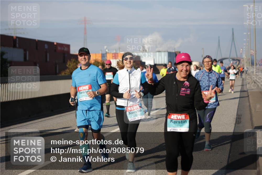 03.10.2025 - Köhlbrandbrückenlauf Jannik Wohlers http://msf.ph/oto/9085079 03.10.2025 10:07:20 Position 3 3703, 2025, 3232, 1472 meine-sportfotos.de