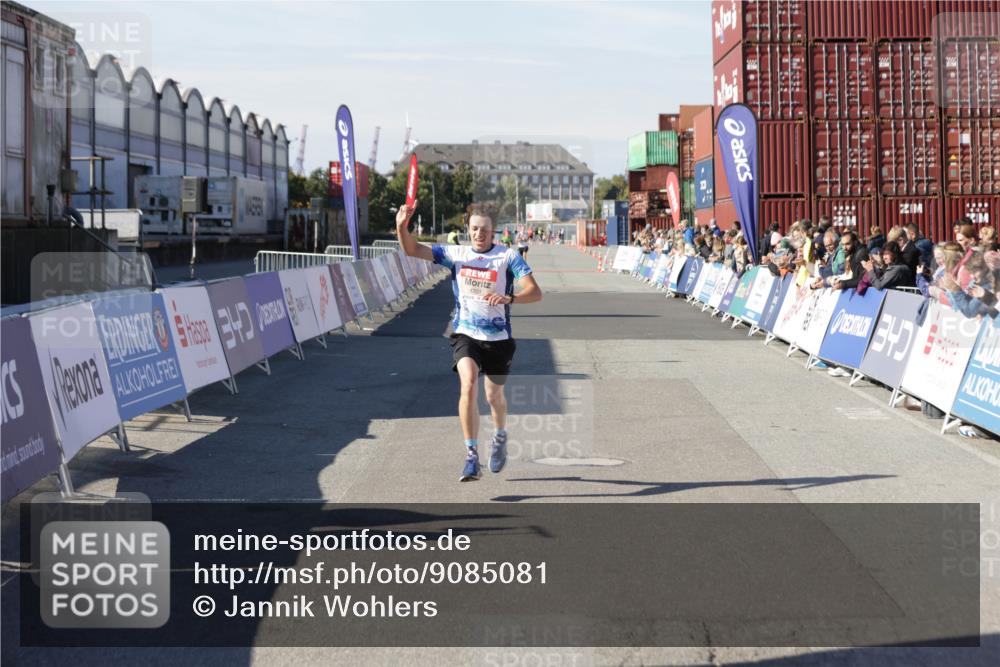 03.10.2025 - Köhlbrandbrückenlauf Jannik Wohlers http://msf.ph/oto/9085081 03.10.2025 12:52:17 Ziel 4301 meine-sportfotos.de