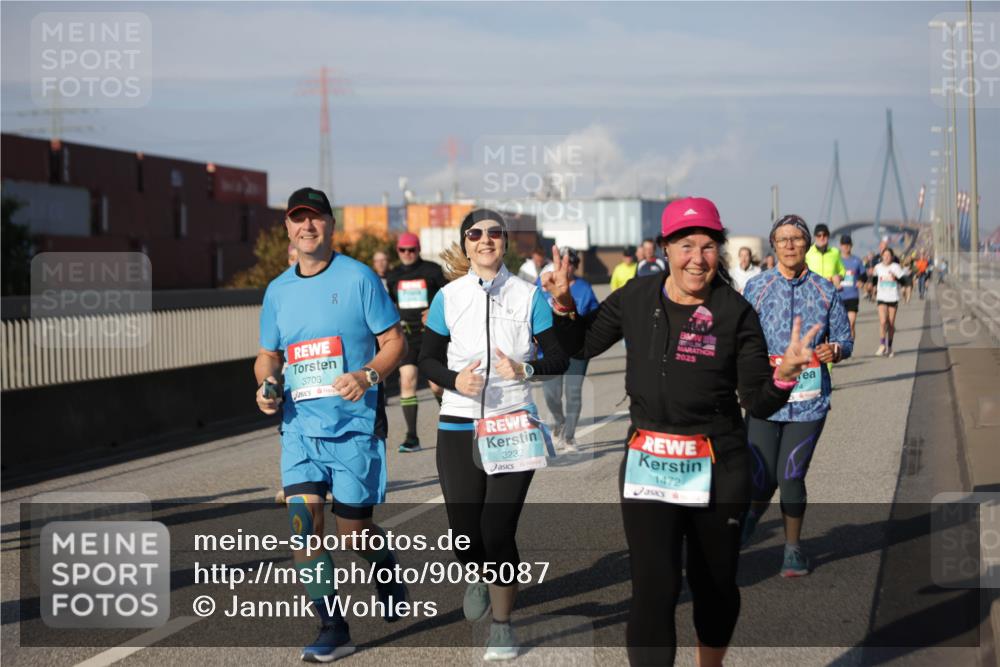 03.10.2025 - Köhlbrandbrückenlauf Jannik Wohlers http://msf.ph/oto/9085087 03.10.2025 10:07:20 Position 3 3703, 2025, 3232, 1472 meine-sportfotos.de