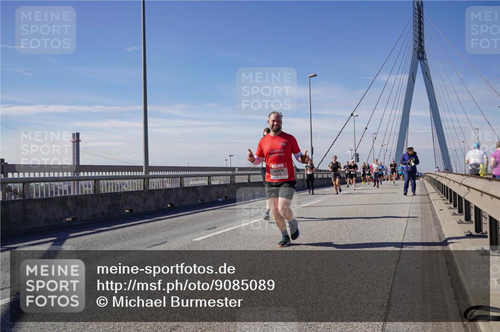 03.10.2025 - Köhlbrandbrückenlauf Michael Burmester http://msf.ph/oto/9085089 03.10.2025 12:42:55 Position 2 4113 meine-sportfotos.de