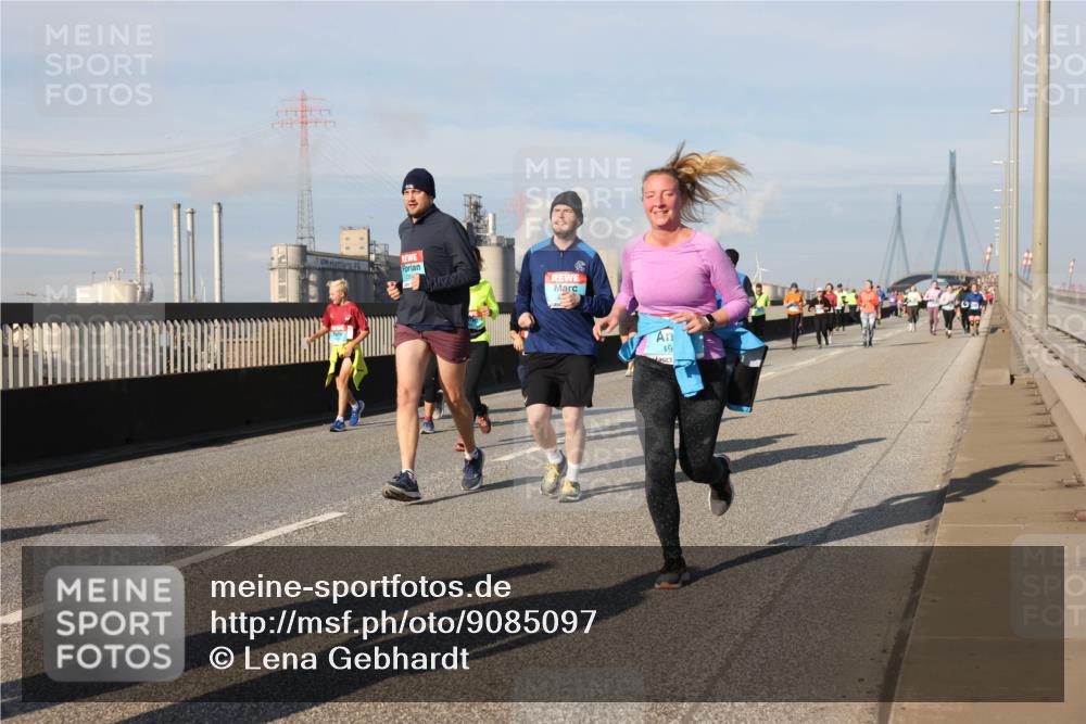 03.10.2025 - Köhlbrandbrückenlauf Lena Gebhardt http://msf.ph/oto/9085097 03.10.2025 10:05:26 Position 2 19 meine-sportfotos.de