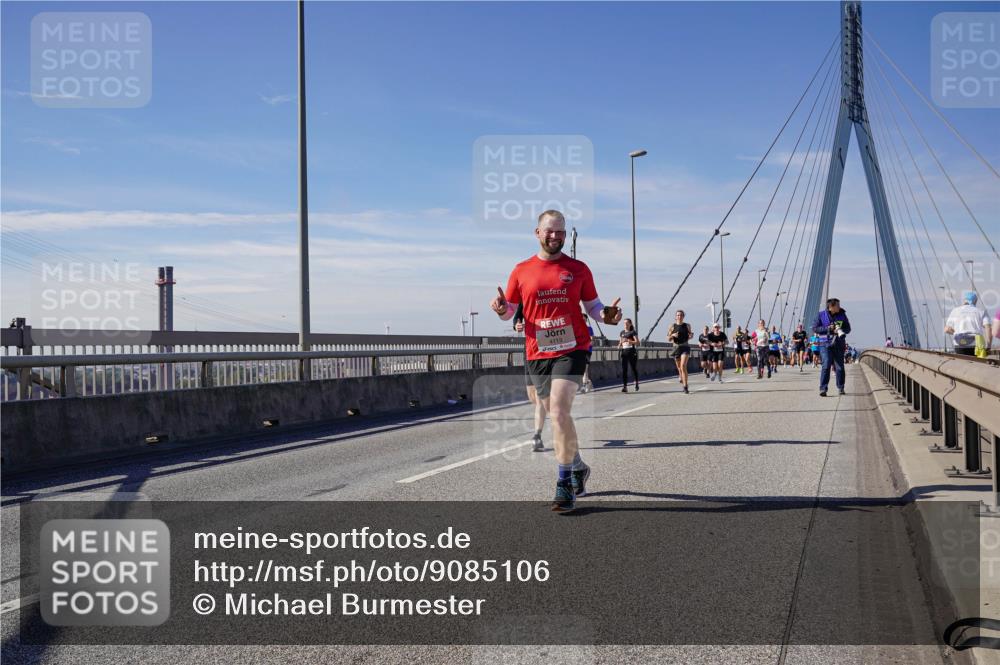 03.10.2025 - Köhlbrandbrückenlauf Michael Burmester http://msf.ph/oto/9085106 03.10.2025 12:42:55 Position 2 4113 meine-sportfotos.de