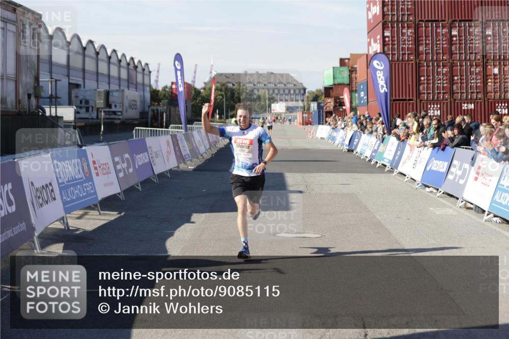 03.10.2025 - Köhlbrandbrückenlauf Jannik Wohlers http://msf.ph/oto/9085115 03.10.2025 12:52:17 Ziel 4301 meine-sportfotos.de